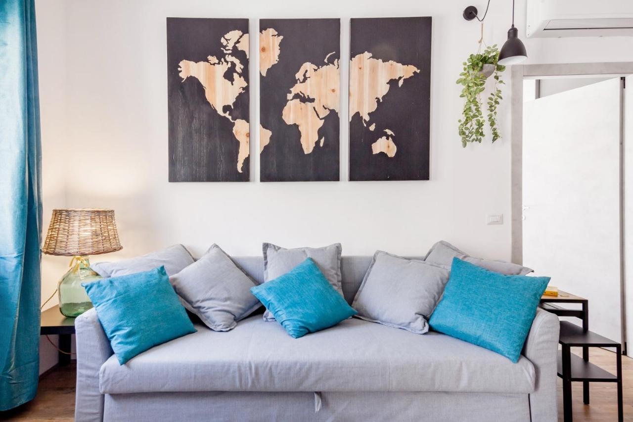 Open The Classic Wooden Shutters At A Cozy City Nest Флоренція Екстер'єр фото