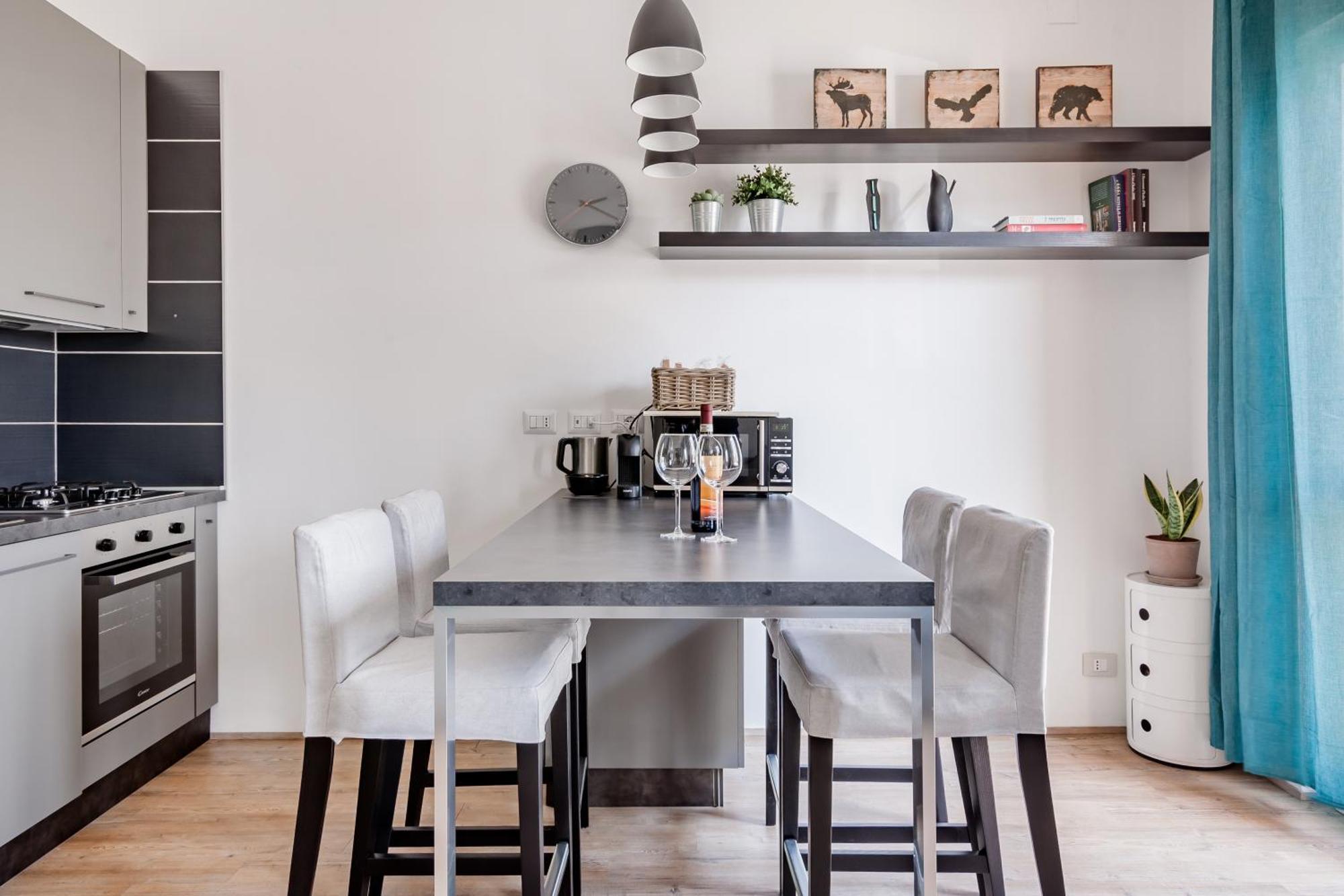 Open The Classic Wooden Shutters At A Cozy City Nest Флоренція Екстер'єр фото